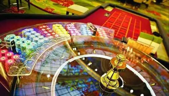 Antarmuka aplikasi mobile clickbet dengan menu pasar sepak bola dan tombol pembayaran DANA